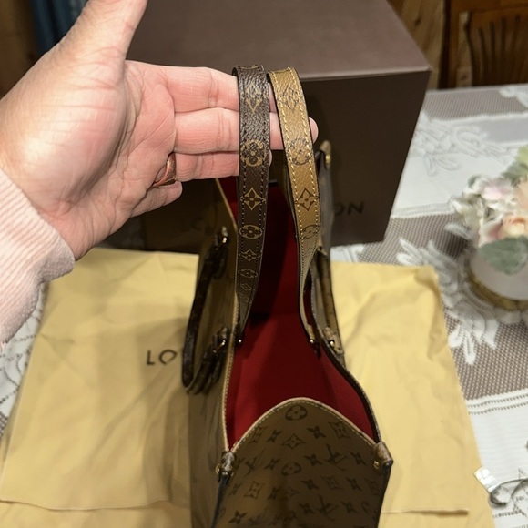 Louis Vuitton Brown Tote Bag with Iconic Monogram Design and Structured Shape - Picture 6 of 8